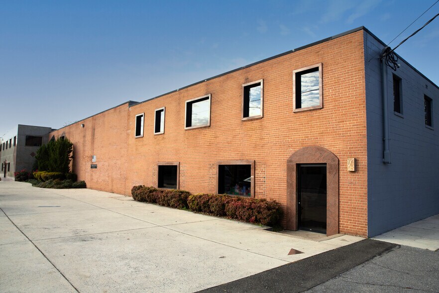 More Photos Of 3400 Windom Rd, Brentwood Manufacturing For Sale