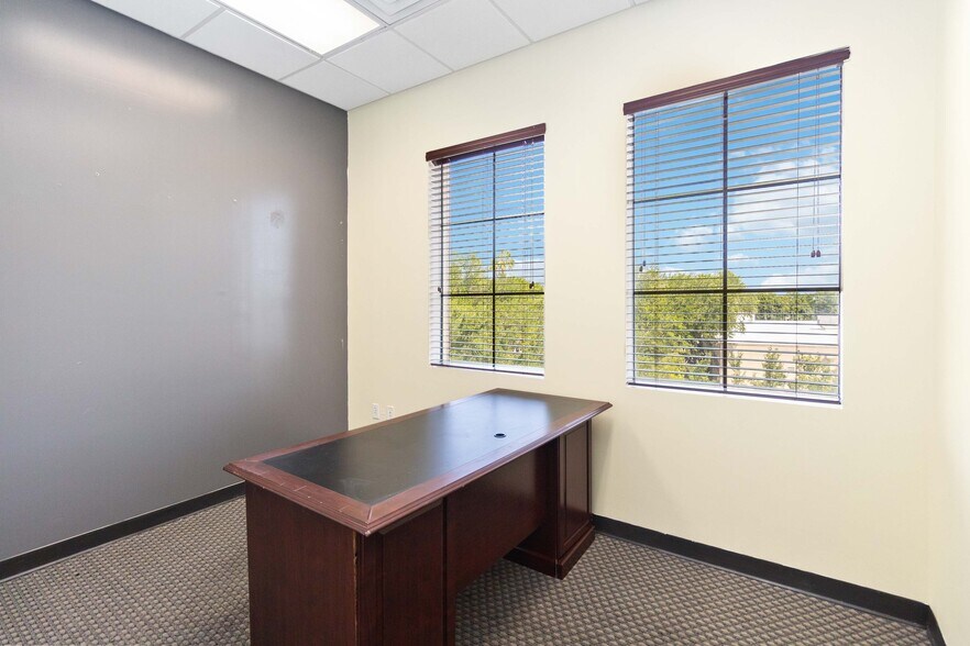 More Photos Of 7065 Westpointe Blvd, Orlando Medical For Sale