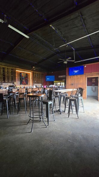 More Photos Of 4021 Acton Hwy, Granbury General Retail For Lease