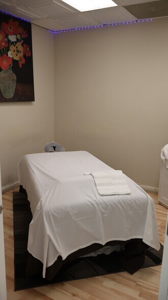 More Photos Of 626-636 E Ogden Ave, Naperville Unknown For Lease