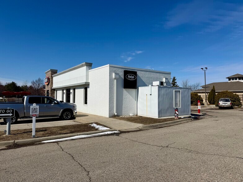More Photos Of 15155 Silver Pky, Fenton Fast Food For Sale
