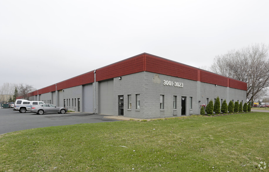 Primary Photo Of 3001-3023 82nd Ln NE, Blaine Light Manufacturing For Lease