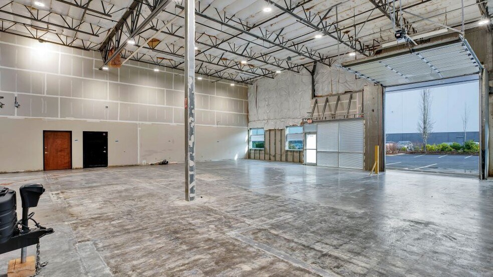 More Photos Of 16353 NE Cameron Blvd, Portland Warehouse For Lease