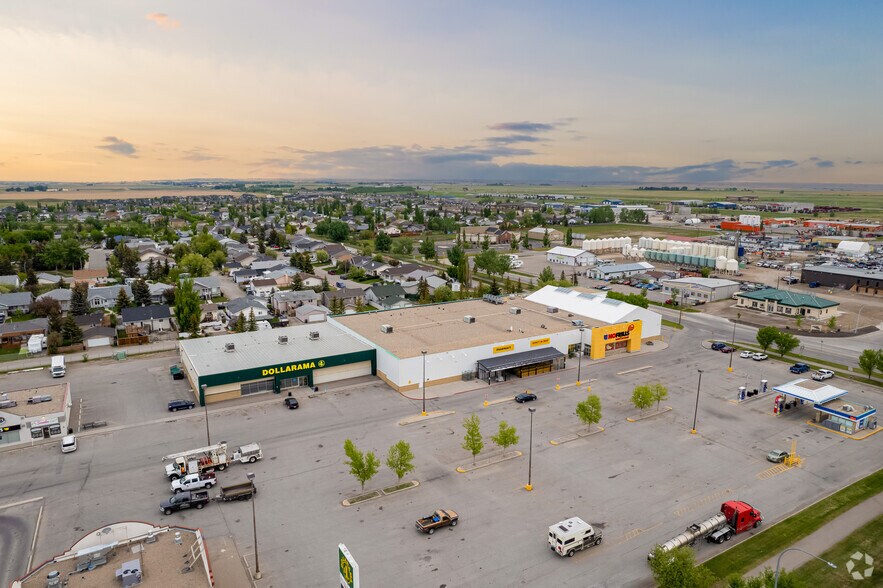 More Photos Of 1103 18th St SE, High River Supermarket For Lease