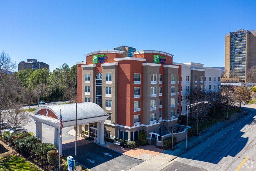 Primary Photo Of 440 Martin Luther King Jr Blvd, Chattanooga Hotel For Sale