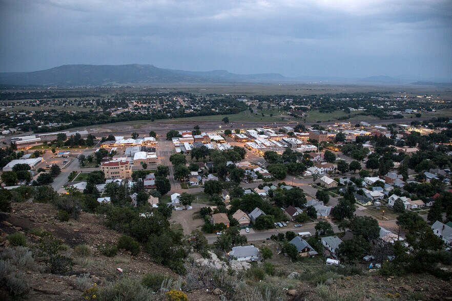 More Photos Of 1640 Cedar St, Raton Hotel For Sale