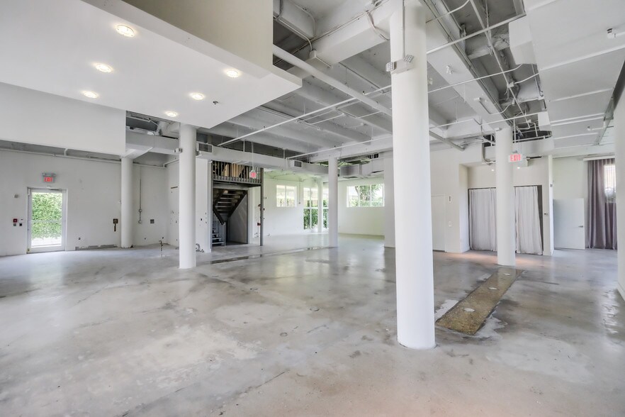 More Photos Of 3620 NE Miami Pl, Miami General Retail For Sale