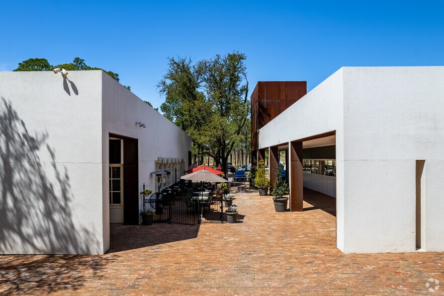 More Photos Of 1301 Solana Blvd, Westlake Unknown For Lease