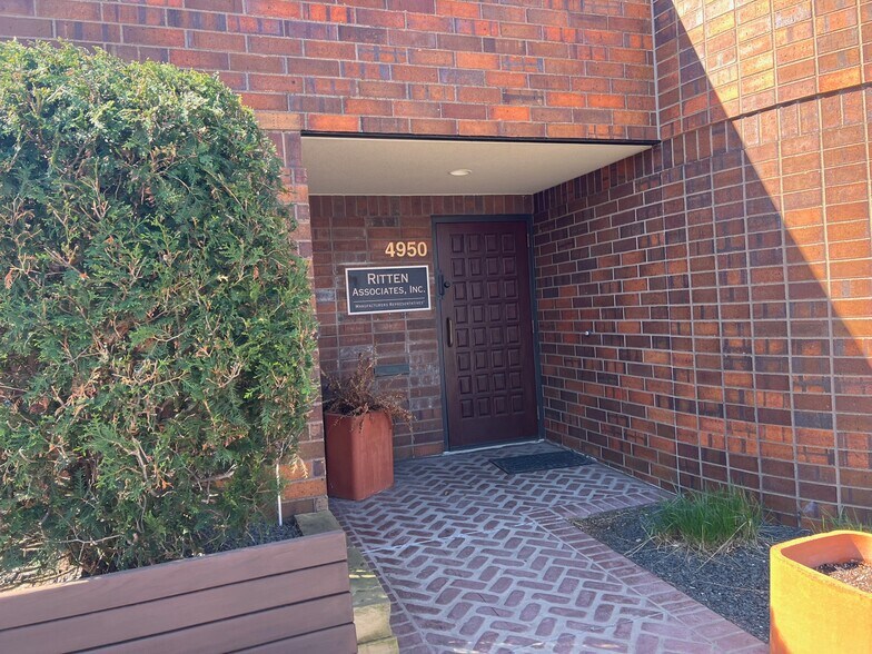 More Photos Of 4950-4960 Lincoln Dr, Edina Office For Sale