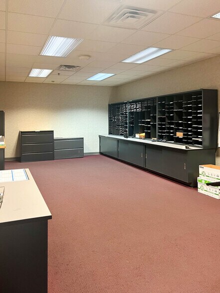 More Photos Of 1776 W Matthew Dr, De Pere Manufacturing For Sale