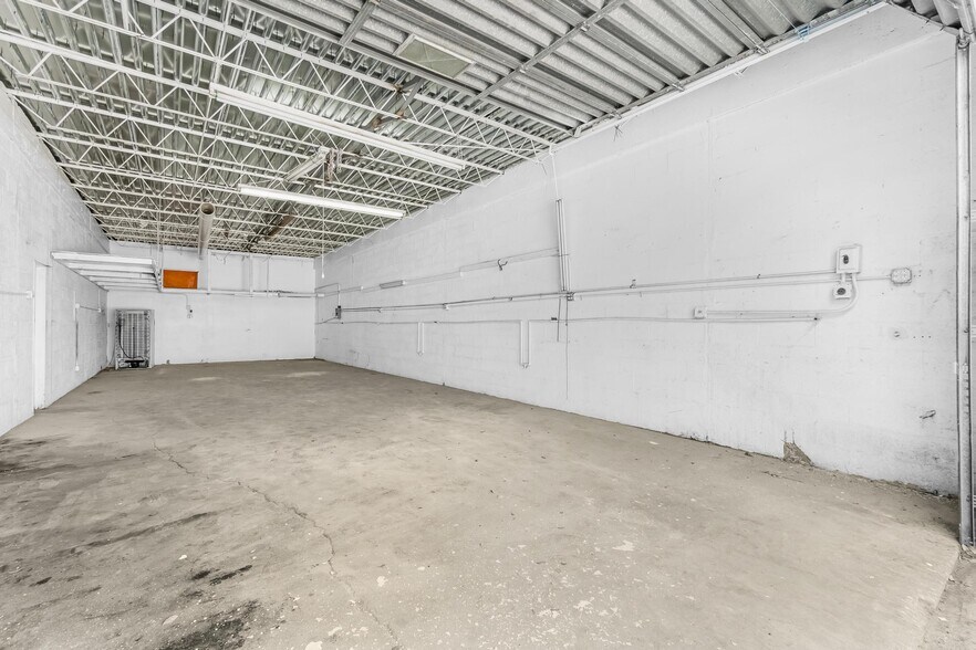 More Photos Of 201-215 SW 21st St, Fort Lauderdale Warehouse For Lease