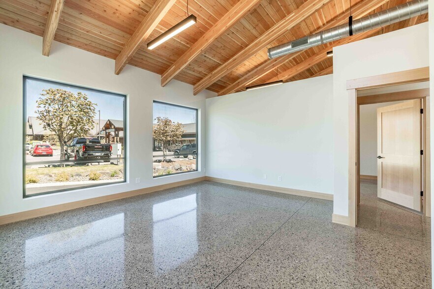 More Photos Of 8512 N Wayne Dr, Hayden Flex For Lease