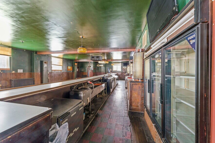 More Photos Of 105 Holbert Stretch, Dilliner Bar For Sale