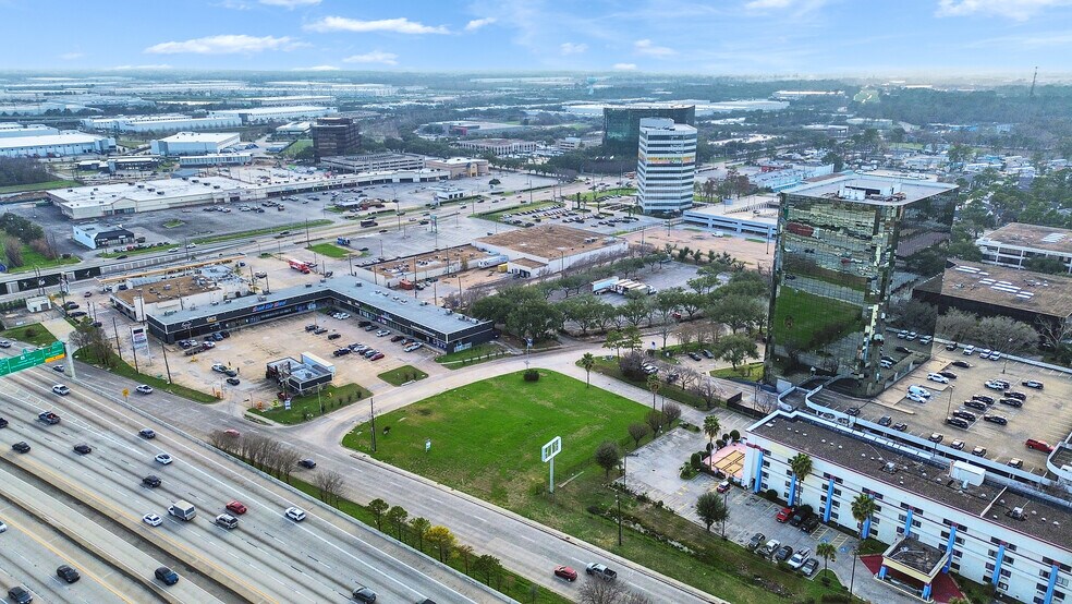 More Photos Of 12605 North Freeway, Houston Land For Sale