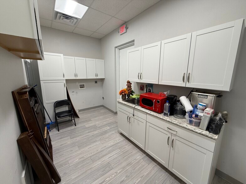 More Photos Of 1415 2nd St, Sarasota Apartments For Lease
