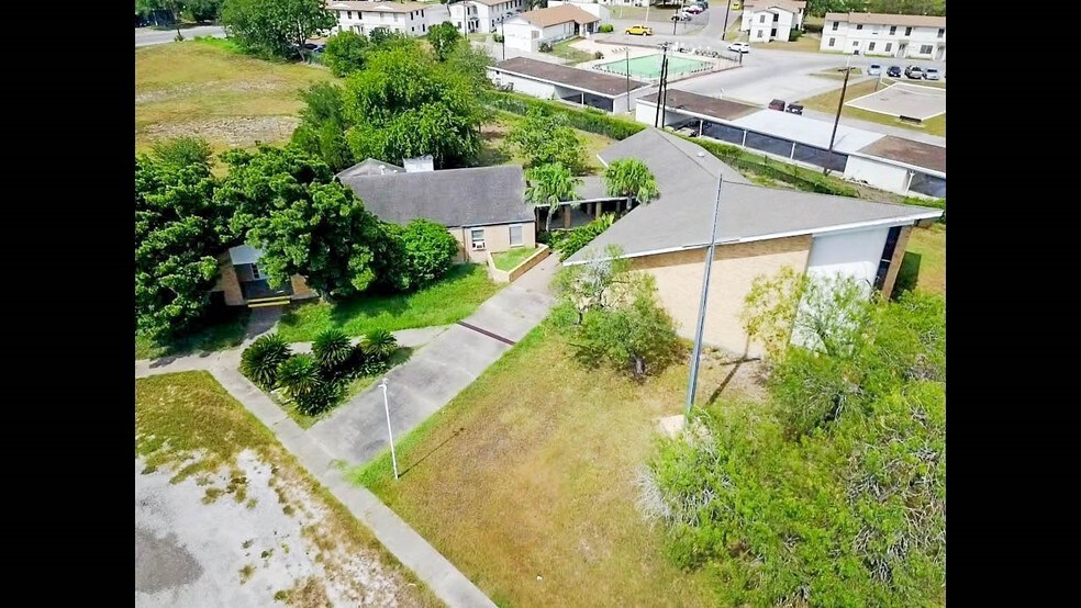 More Photos Of 1120 E Sen Carlos Truan Blvd, Kingsville Restaurant For Sale