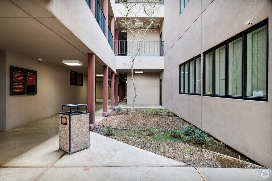 More Photos Of 3550 Q St, Bakersfield Medical For Lease