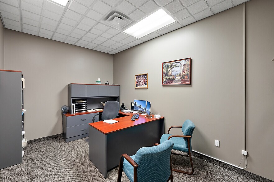 More Photos Of 16955-16957 18 Mile Rd, Clinton Township Office For Lease