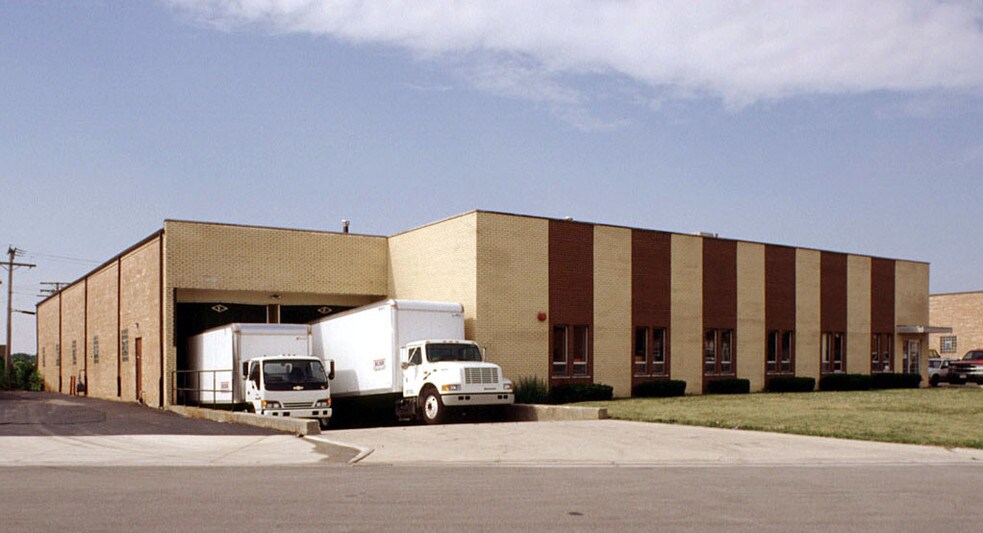 More Photos Of 235 W Laura Dr, Addison Warehouse For Lease