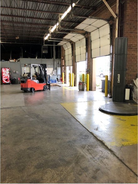 More Photos Of 103 N McLin Creek Rd, Conover Warehouse For Lease