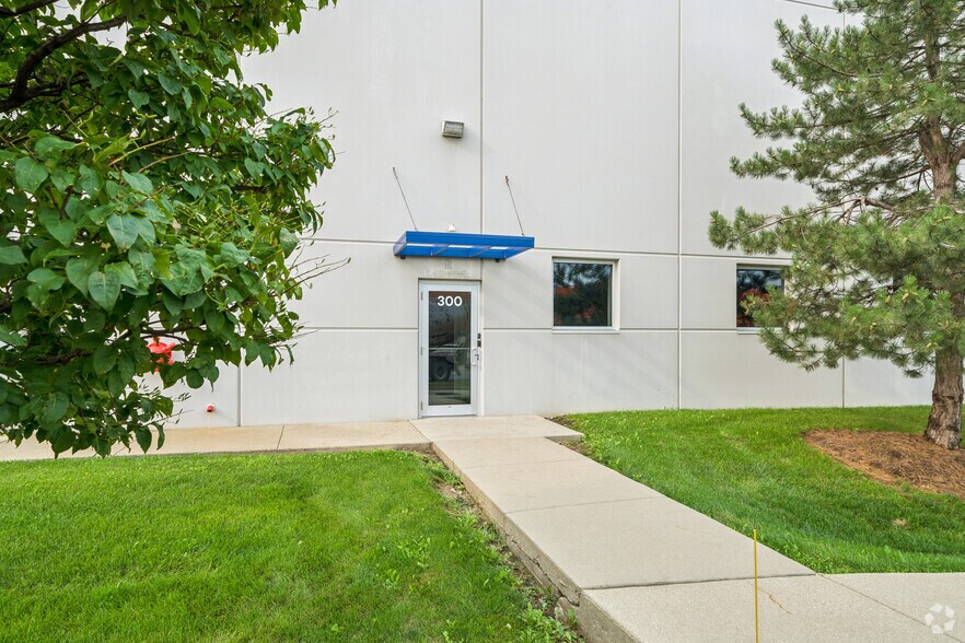 More Photos Of 11101 Franklin Ave, Franklin Park Distribution For Lease
