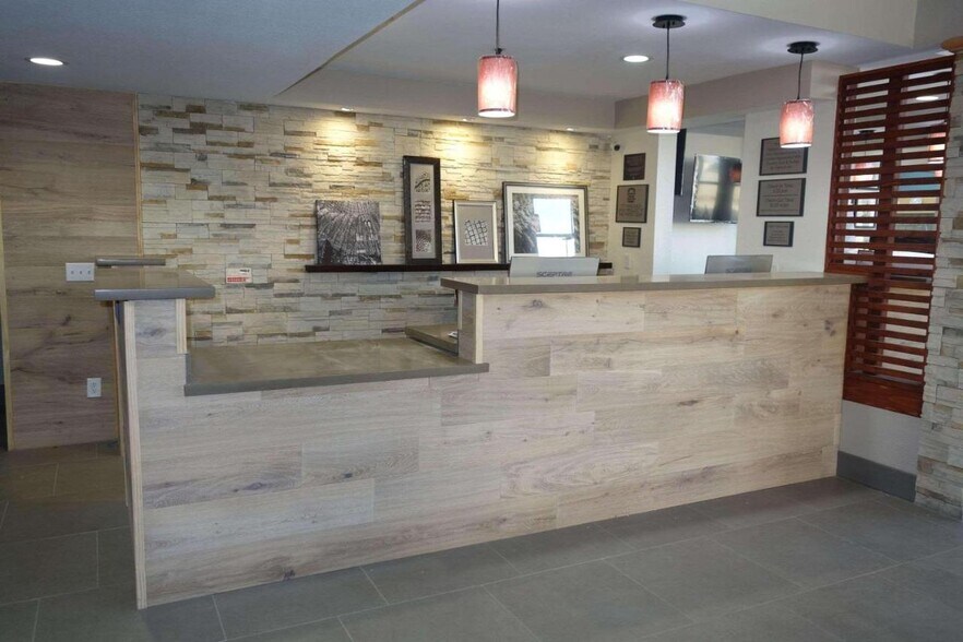 More Photos Of 2310 Wible Rd, Bakersfield Hotel For Sale