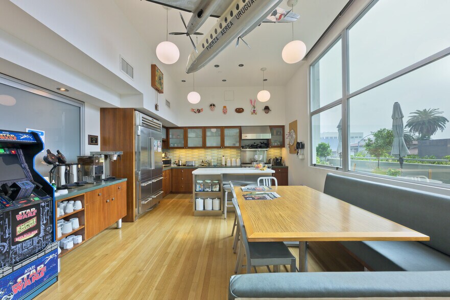 More Photos Of 619 Arizona Ave, Santa Monica Office Residential For Sale