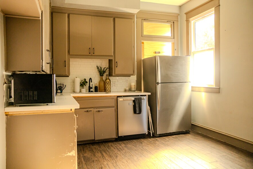 More Photos Of 3100 Swiss Ave, Dallas Medical For Sale