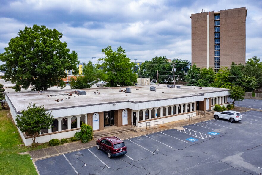 More Photos Of 324 W Pershing Blvd, North Little Rock Office For Sale