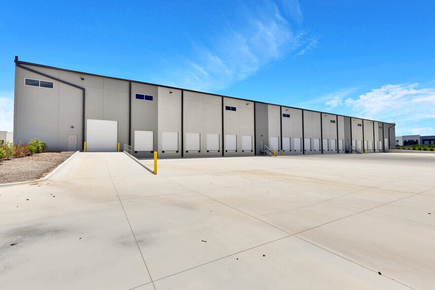 More Photos Of 1803 Titan Dr, Georgetown Warehouse For Lease