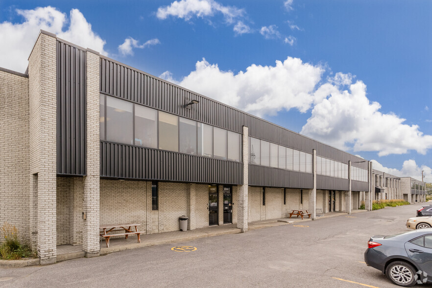 Primary Photo Of 9350-9450 Boul Langelier, Montréal Warehouse For Lease