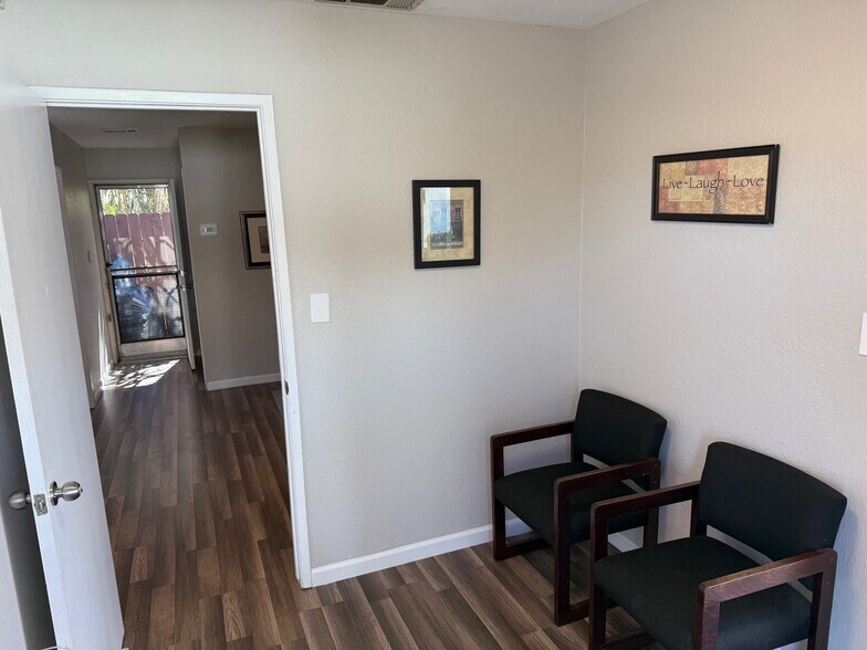 More Photos Of 425 E Center St, Manteca Office Residential For Lease