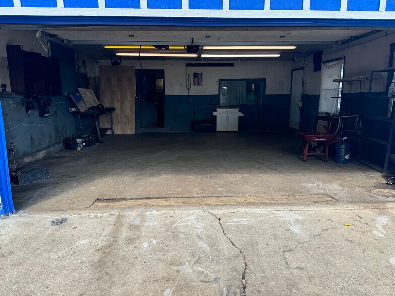 More Photos Of 5115 N Dixie Dr, Dayton Auto Dealership For Lease