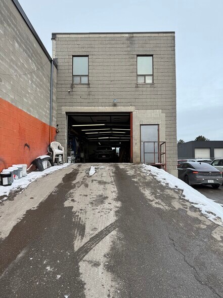 More Photos Of 25 Heritage Rd, Markham Warehouse For Lease