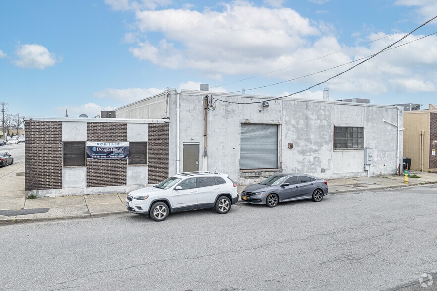 More Photos Of 55 Saint Mary's Pl, Freeport Distribution For Lease