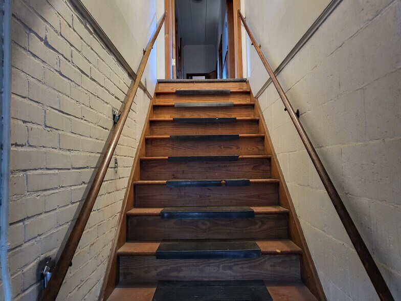 More Photos Of 212 S Broad St, Gastonia General Retail For Sale