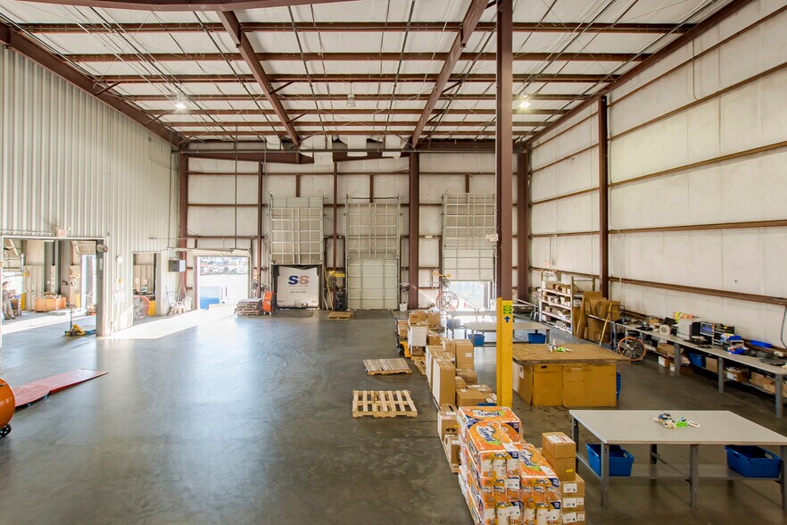 More Photos Of 7150 Exchequer Dr, Baton Rouge Warehouse For Lease