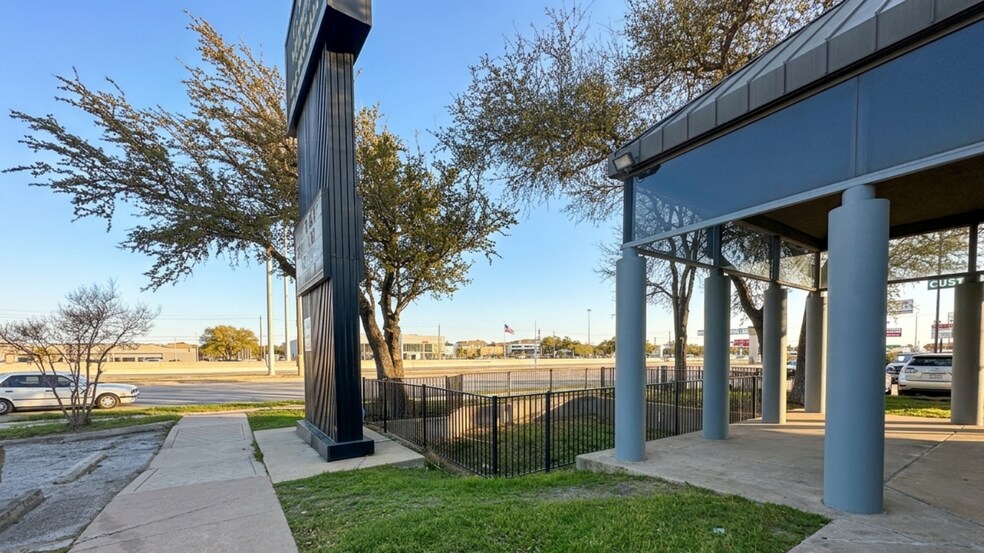 More Photos Of 13038 Research Blvd, Austin Freestanding For Lease