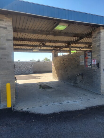 More Photos Of 1006 1st St E, Humble Carwash For Sale