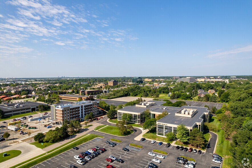 More Photos Of 1050 Wilshire Dr, Troy Office For Lease