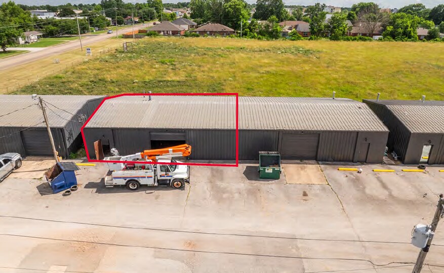 More Photos Of 422 S 40th St, Springdale Unknown For Lease