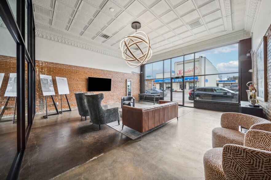 More Photos Of 219 E Rogers Blvd, Skiatook Storefront Retail Office For Sale