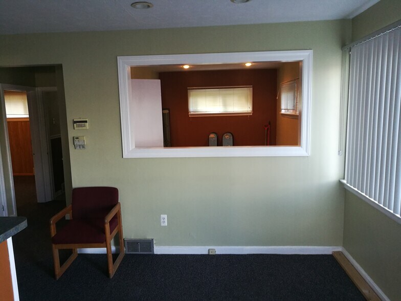 More Photos Of 1303 Veterans Hwy, Bristol Office For Sale