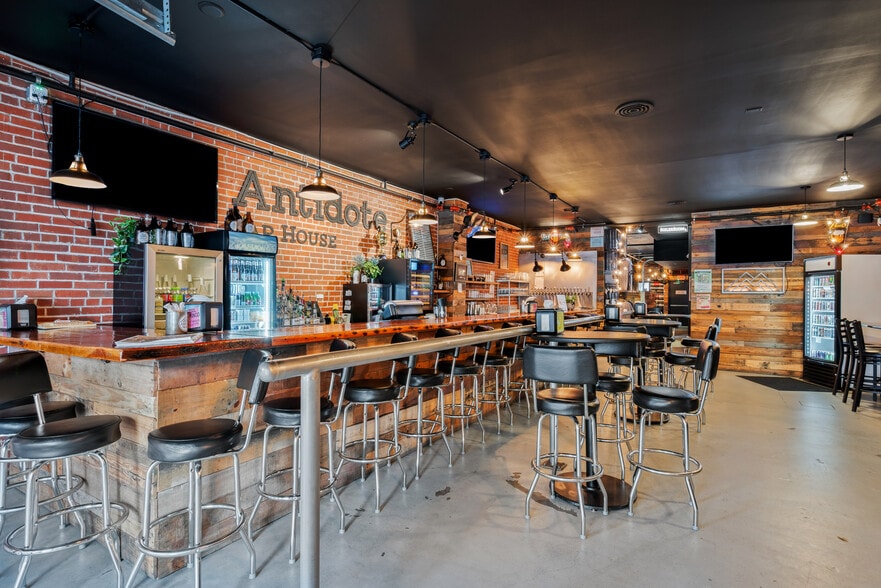 More Photos Of 1335 14th Ave, Longview General Retail For Sale