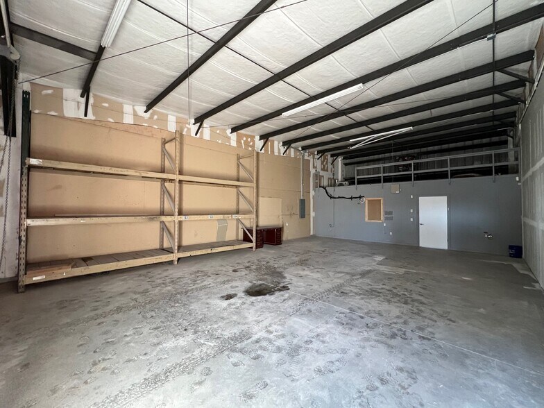More Photos Of 2907 Brooks St, Lakeland Industrial For Lease