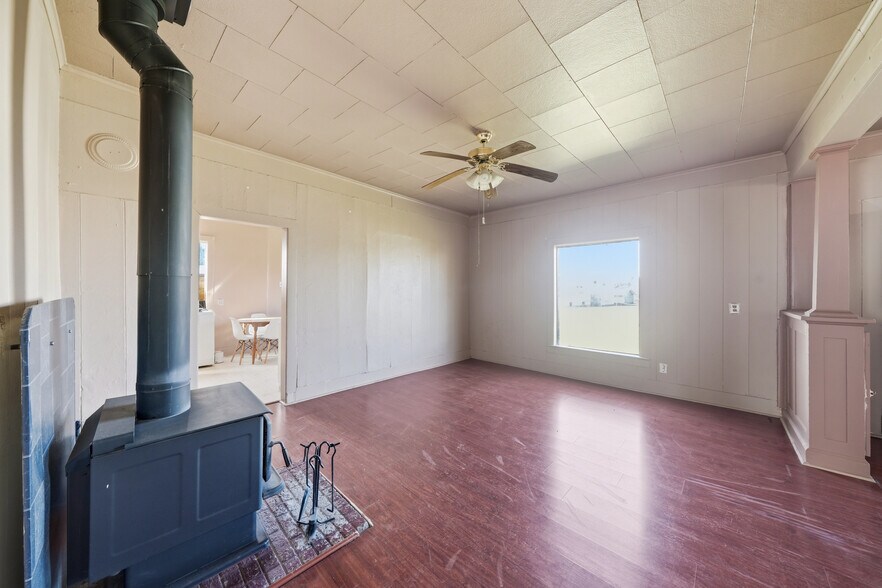 More Photos Of 210 Miles Ave, Clyde Park Specialty For Sale