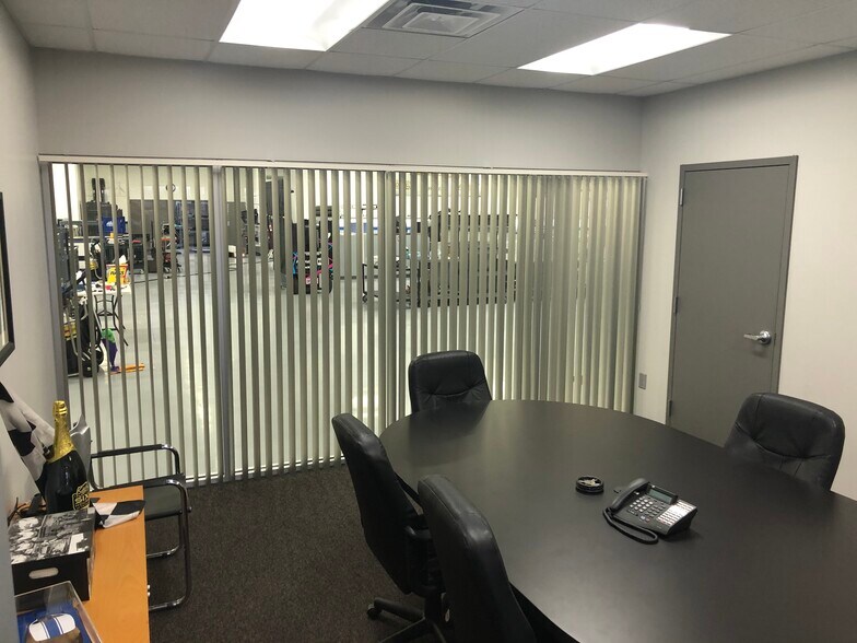 More Photos Of 114 Venture Dr, Pataskala Warehouse For Lease