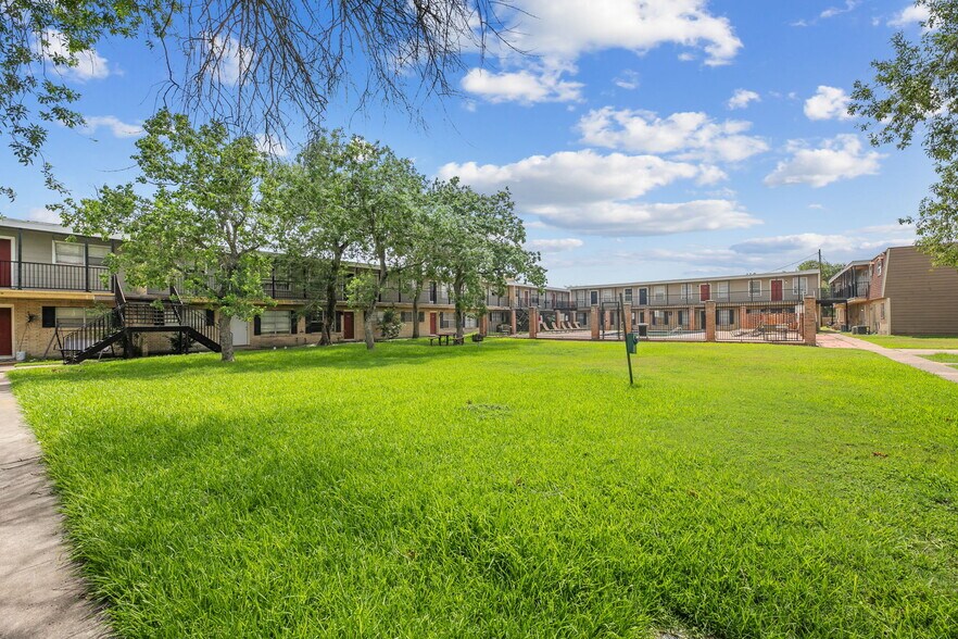 More Photos Of 4040 Schanen Blvd, Corpus Christi Apartments For Sale