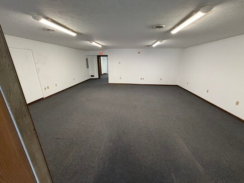 More Photos Of 4935 S Prospect St, Ravenna Freestanding For Lease