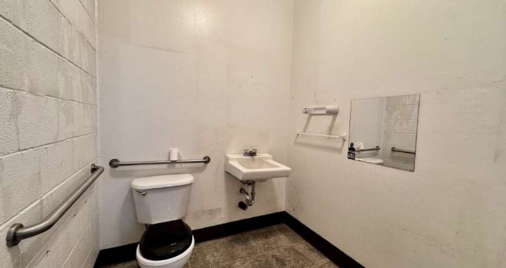 More Photos Of 2920-2972 Churn Creek Rd, Redding Unknown For Lease
